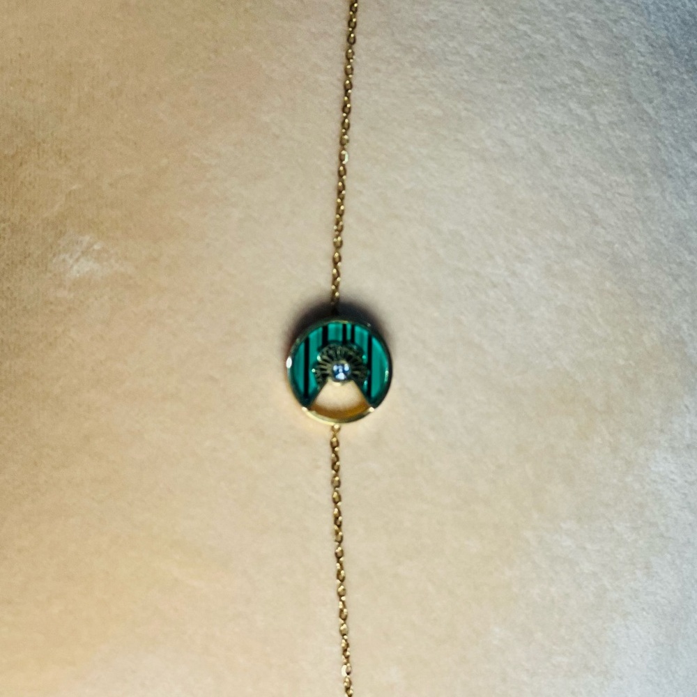 Elegant Gold and Green Pendant Necklace
